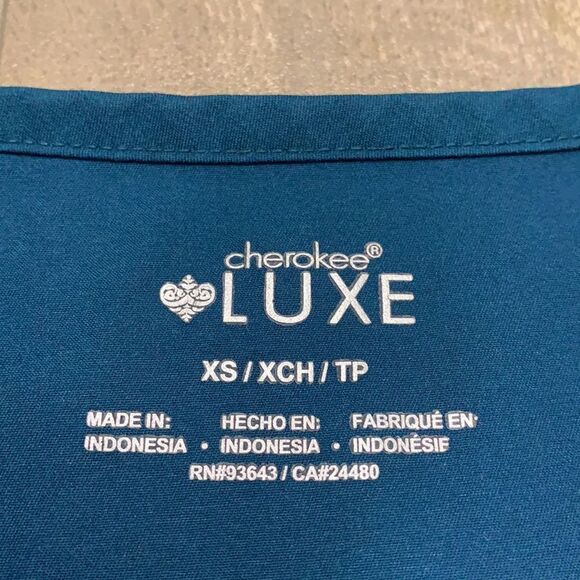 Womens Cherokee LUXE V-Neck Nursing Scrub Shirt - Picture 3 of 5